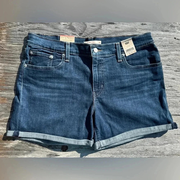 Levi’s Women’s Mid Length Shorts Sz 32 NWT - Picture 1 of 6